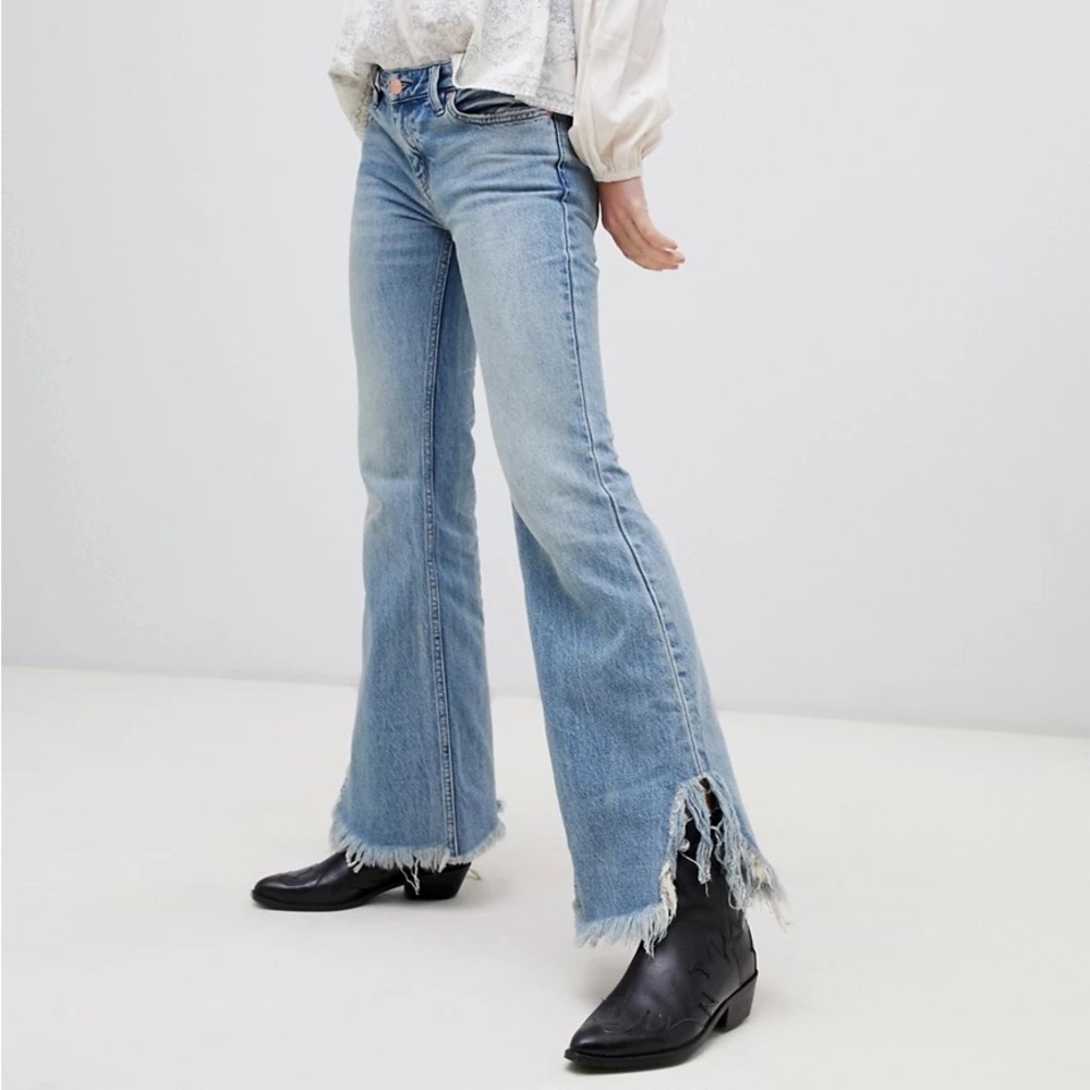 Free people VINTAGE RAW HEM FLARED JEANS